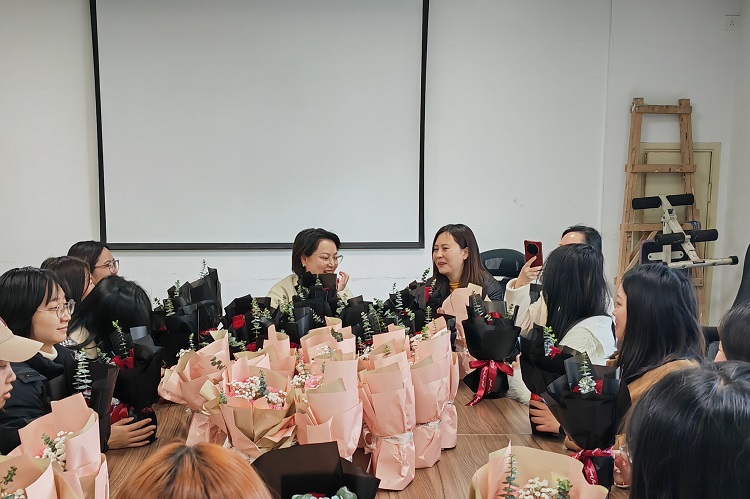 尊龙凯时-人生就是博文旅公司组织开展“三八”国际妇女节暖心关爱活动1.jpg